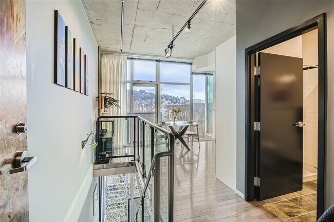 Building Photo - 1410 SW 11th Ave