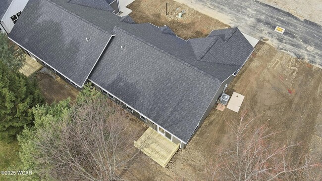 Building Photo - 2888 Lake Cir Dr