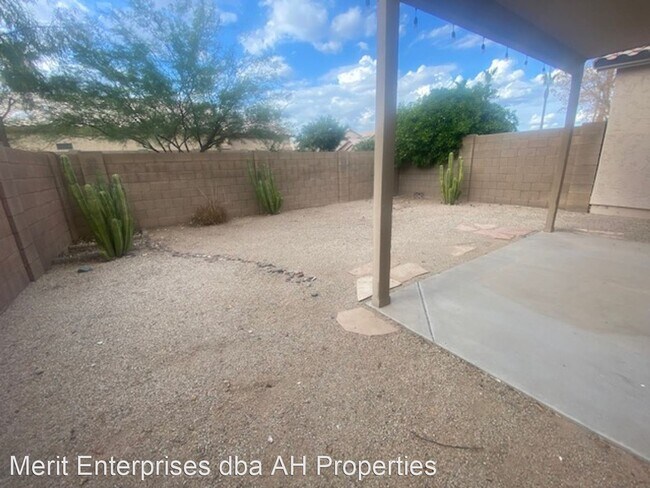 Building Photo - 3 br, 2.5 bath House - 10050 E CARMEL AVE