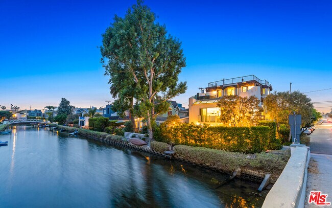 Building Photo - 241 Carroll Canal