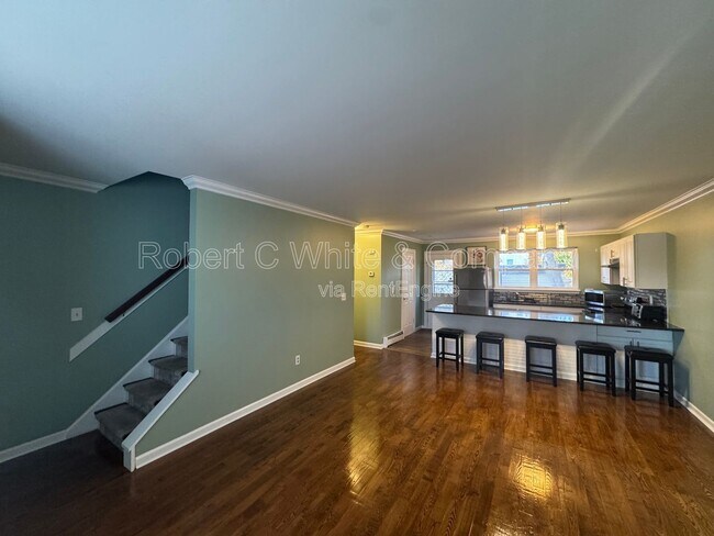 Building Photo - 389 Lombard St