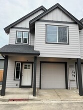 Building Photo - 1550 E 3rd St