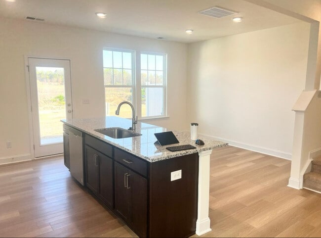 Eat in kitchen - 48 Begonia St