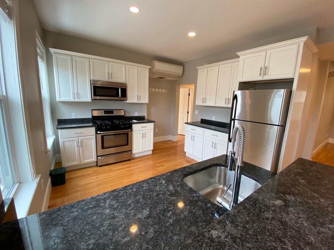 Foto principal - 563 Cambridge St