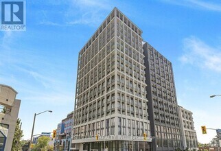 Building Photo - 2020-2020 Bathurst St