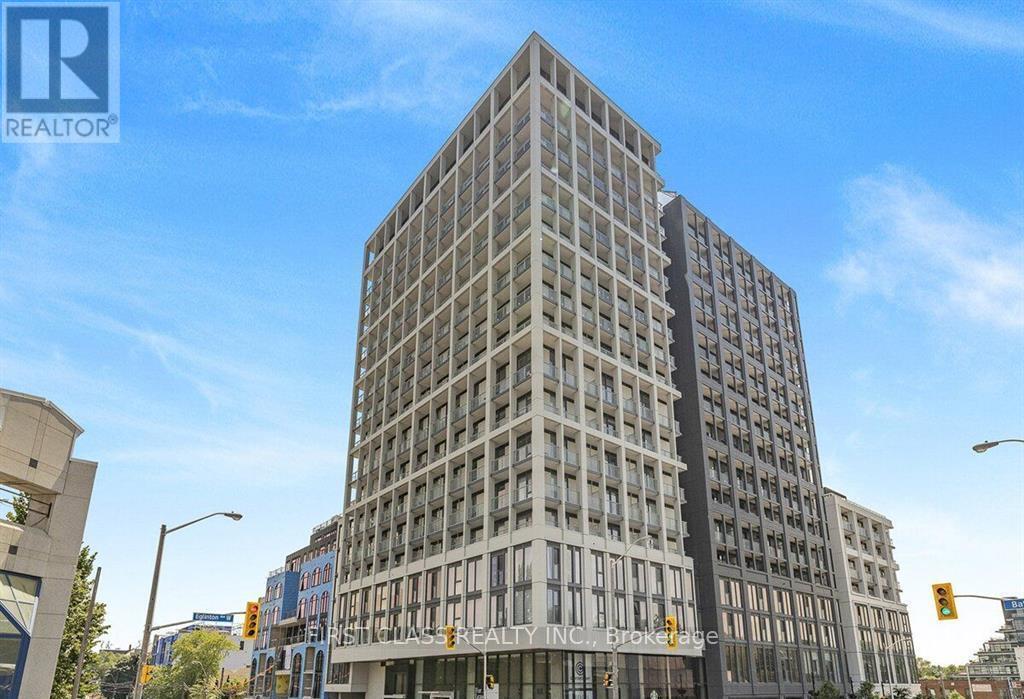 Primary Photo - 2020-2020 Bathurst St