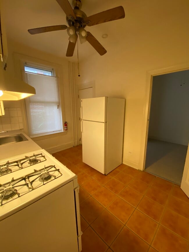 Building Photo - 809 N Van Buren St