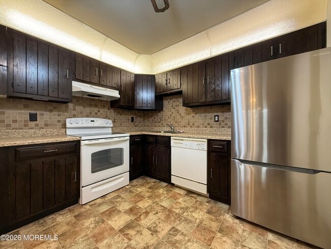 Building Photo - 115 Amberly Dr