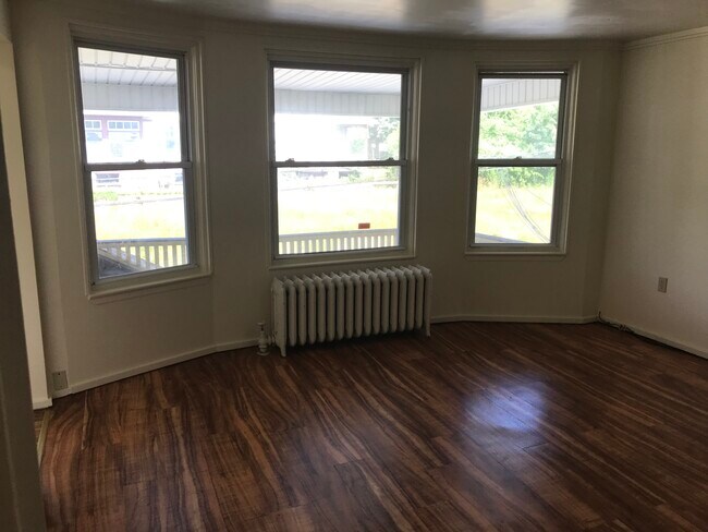 Sala de estar - 1708 Linden St