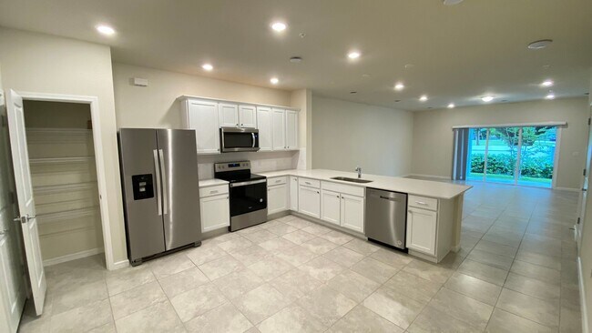 Building Photo - Move In Special! 3 Bedroom, 2.5 Bath Town ...