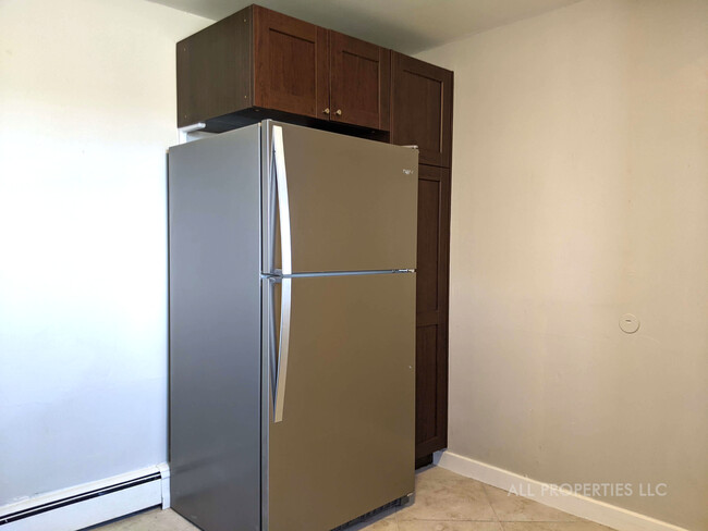 Kitchen - 1005 Newton St