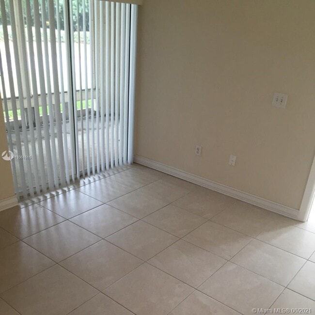Building Photo - 4807 Via Palm Lakes