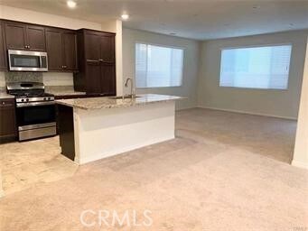Foto del edificio - 3215 E Olympic Dr