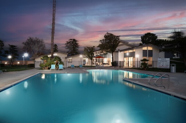 Front Pool - Chaparral Apartments