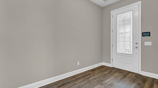 Foto del edificio - Well laid out 4 Beds/3Bths plus Den, scree...