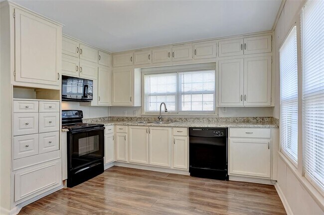 Building Photo - 192 Ranch Rd