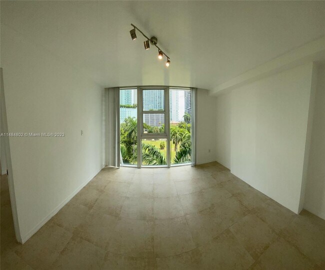 Foto del edificio - 275 NE 18th St