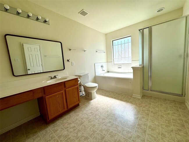 Foto del edificio - 13115 Lawsons Creek Ln
