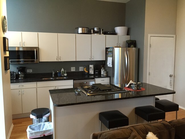 Living area - 811 S Lytle St