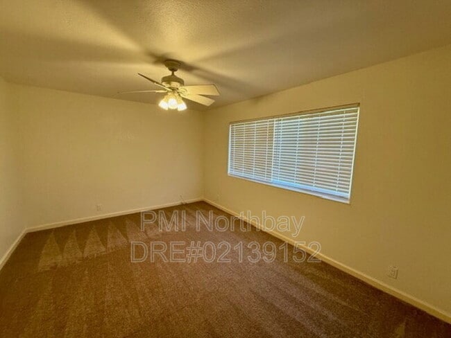 Building Photo - 808 Spoonbill Ln