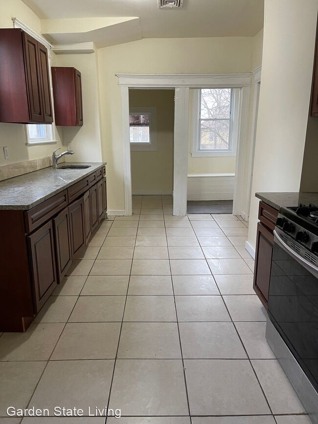 Building Photo - 5 br, 2 bath House - 90 Alexander Street