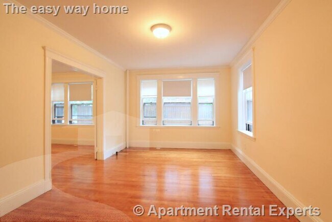 Building Photo - 14 Centre St