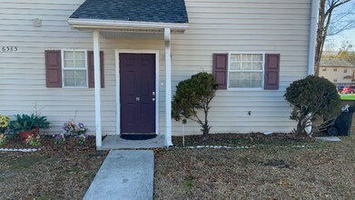 Building Photo - 6585 Carriage Ct