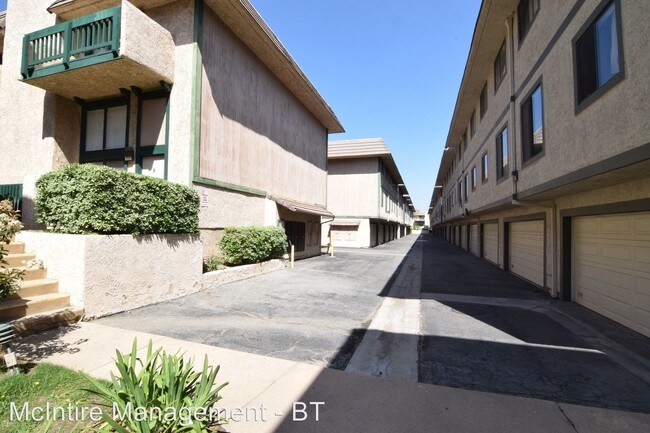 Building Photo - 1919 Huntington Dr