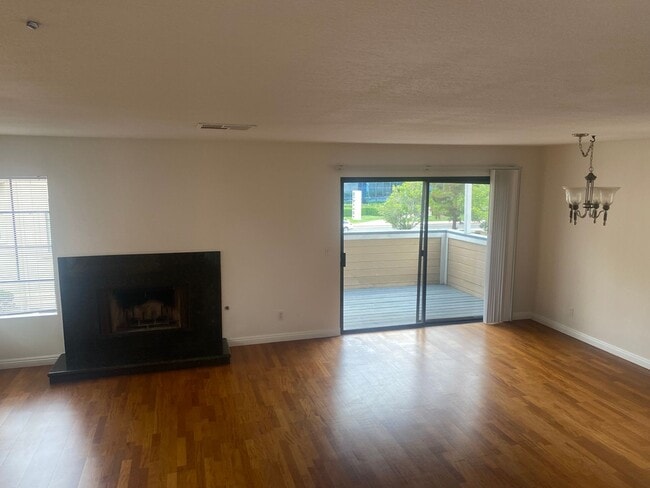 Foto del edificio - 2BD/2.5BA townhome in UTC Near UCSD!