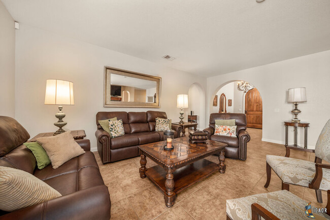 Building Photo - 1050 Glenwood Dr