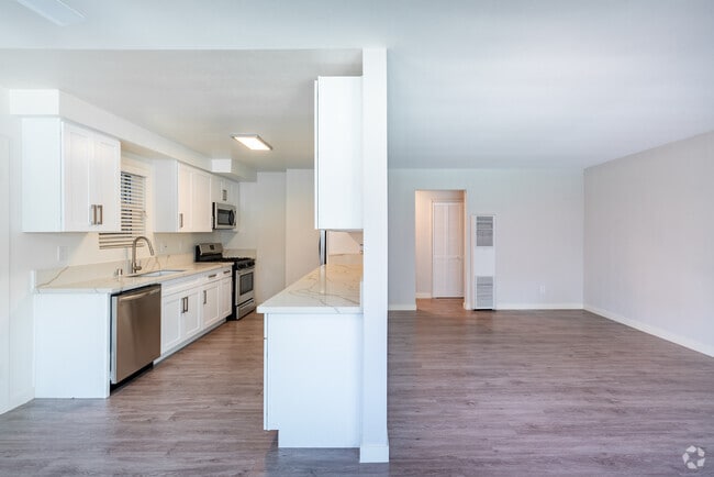 1st Floor Plan - 5008 Hazeltine Ave