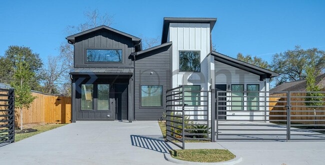 Building Photo - Unit A