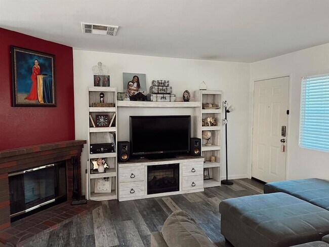 Building Photo - 1465 E Lexington Avenue Unit 9B