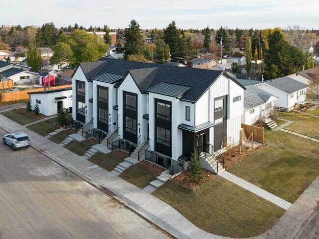 Photo du bâtiment - 15041 94 Ave NW