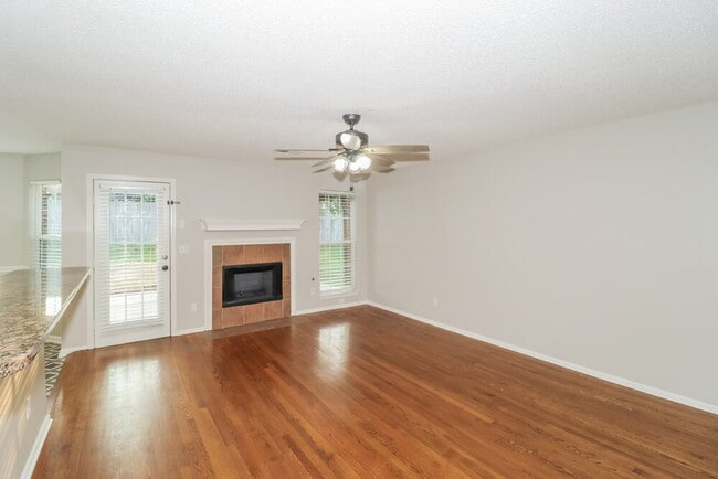 Building Photo - 7427 Fox Creek Dr