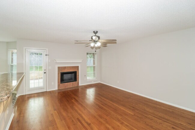 Foto del edificio - 7427 Fox Creek Dr