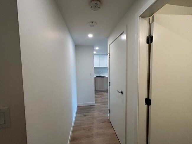 Photo du bâtiment - 2906-318 Alderson Avenue