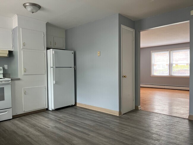 Building Photo - 4 Saint Regis St
