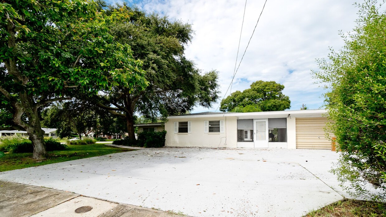 Primary Photo - 5106 8th Avenue Dr W