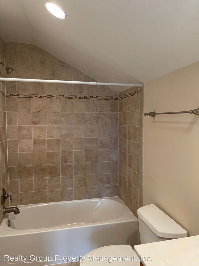 Foto del edificio - 6 br, 5.5 bath House - 6817 ALGONQUIN AVE.