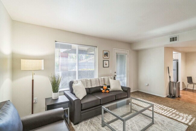 Foto del edificio - 3225 Kinsrow Ave