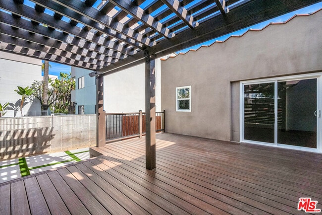 Building Photo - 1450 Reeves St