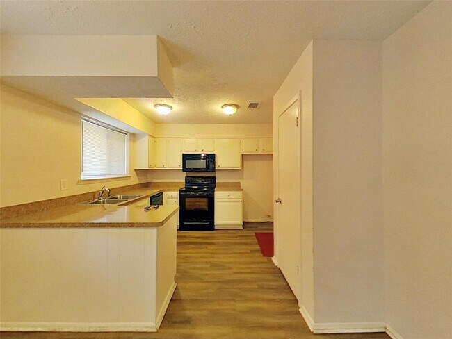 Foto del edificio - 4555 Chestergate Dr