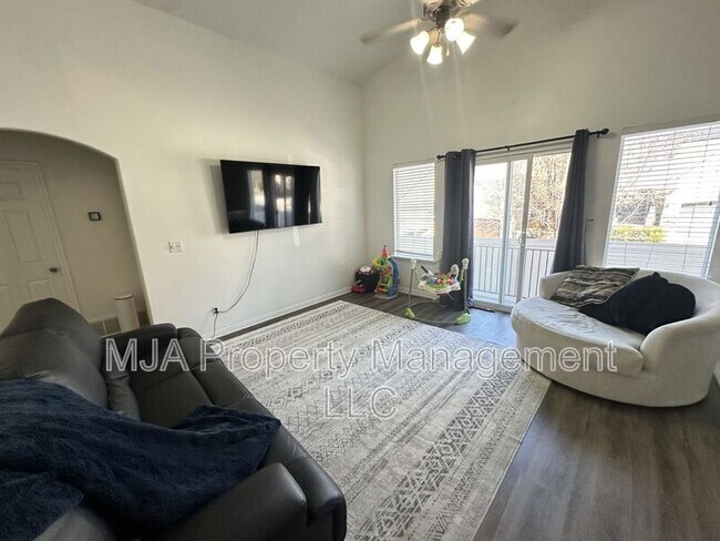 Foto del edificio - 4207 Pilgrim Cir W