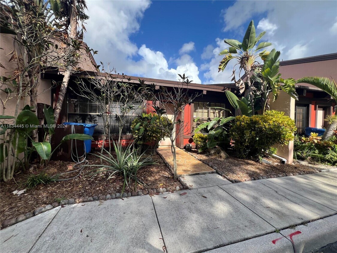 Primary Photo - 2908 N 35th Terrace