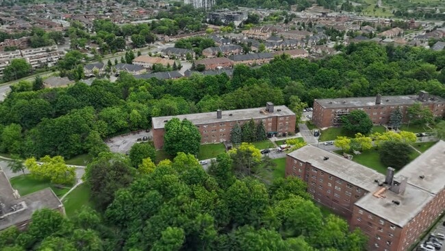  - 25 Seeley Dr