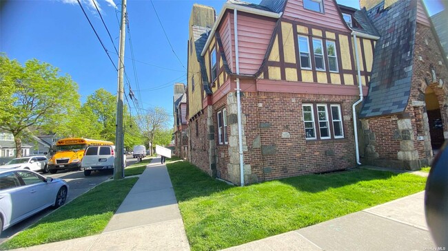 Building Photo - 204-18 42nd Ave
