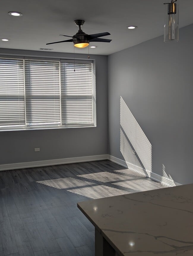 Foto del edificio - 3925 S Indiana Ave