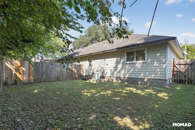 Building Photo - 2410 Morning Glory Dr