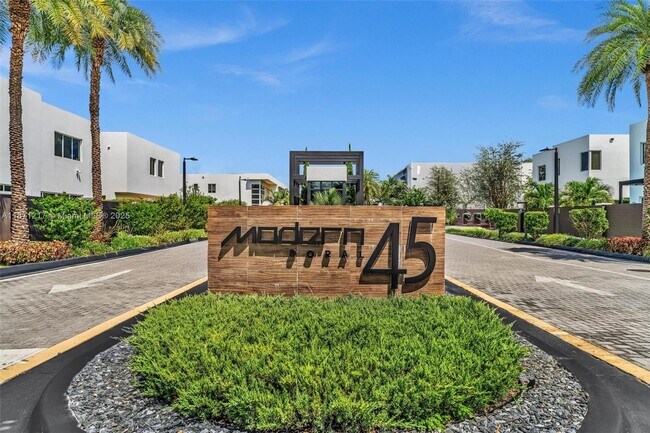 Foto del edificio - 9870 NW 74th Terrace